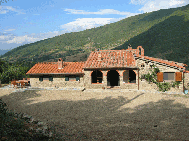 This building is divided into four: The annex to the left, Tornaia small in the middle, Extra bed on the right and stable under (it is not seen in the picture).