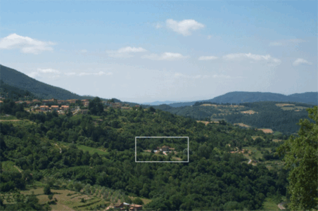 La Tornaia ligger vakkert til i åssiden rett nedenfor Chitignano. Bildet er tatt fra Croce di Sarna med utsikt utover en frodig dal med vingårder, olivenlunder, kastanjetrær og mye annet. La Tornaia ligger vakkert til i åssiden rett nedenfor Chitignano. Bildet er tatt fra Croce di Sarna med utsikt utover en frodig dal med vingårder, olivenlunder, kastanjetrær og mye annet.