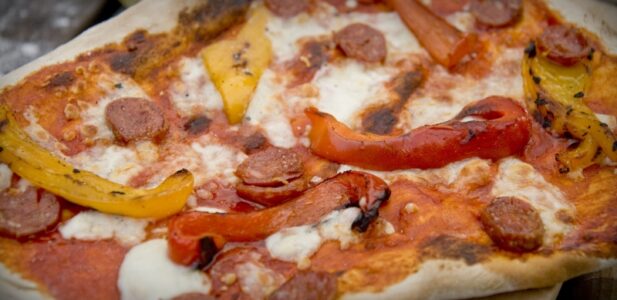 I stenovnen kan det stekes pizza og brød på ekte italiensk vis. Se La Tornaia -> Bruksanvisninger -> Stenovnen for mer info. I stenovnen kan det stekes pizza og brød på ekte italiensk vis. Se La Tornaia -> Bruksanvisninger -> Stenovnen for mer info.