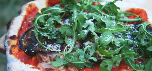 I stenovnen kan det stekes pizza og brød på ekte italiensk vis. Se La Tornaia -> Bruksanvisninger -> Stenovnen for mer info. I stenovnen kan det stekes pizza og brød på ekte italiensk vis. Se La Tornaia -> Bruksanvisninger -> Stenovnen for mer info.